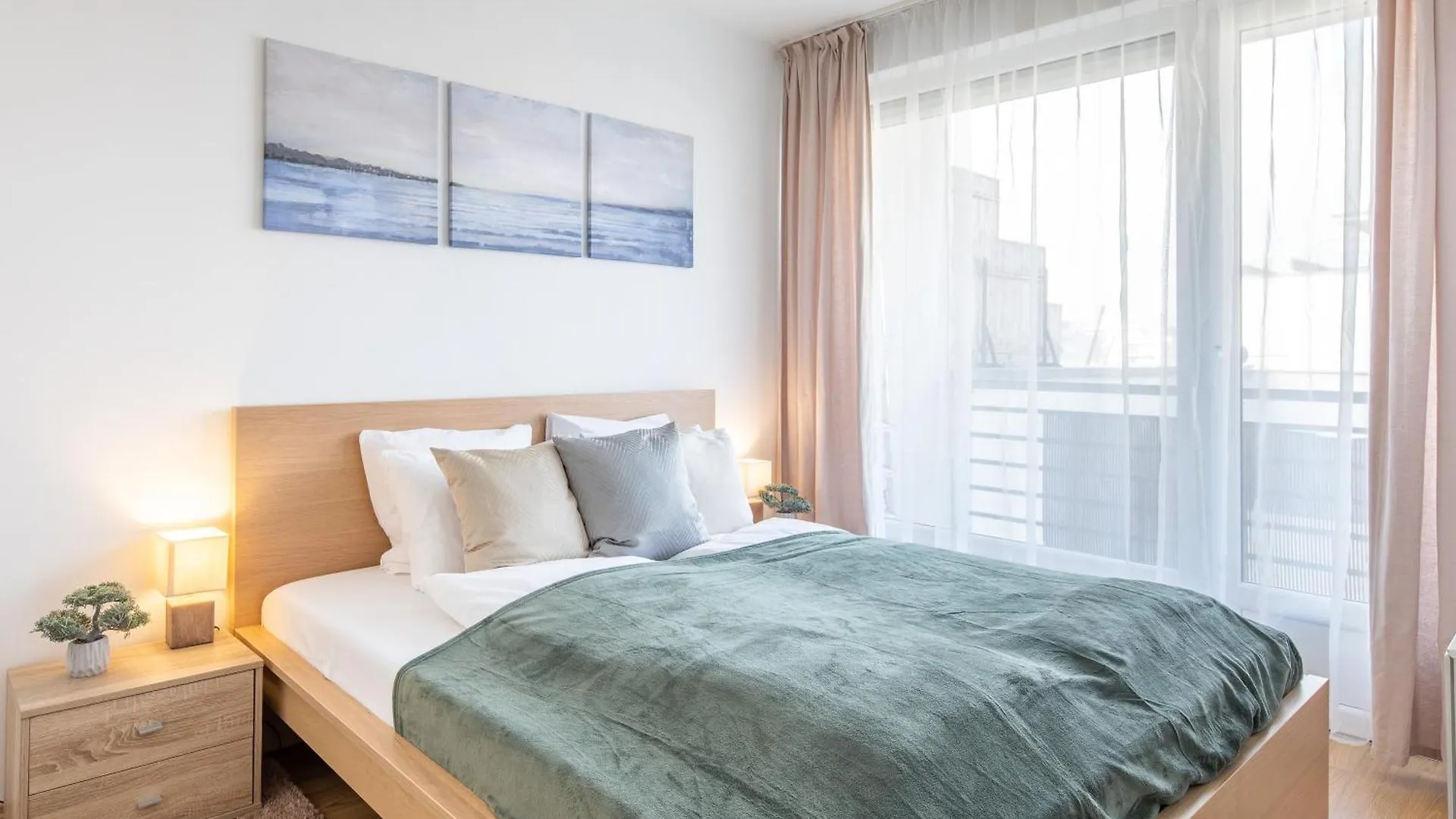 Lotus Apartments Origo With Garage Budapest
